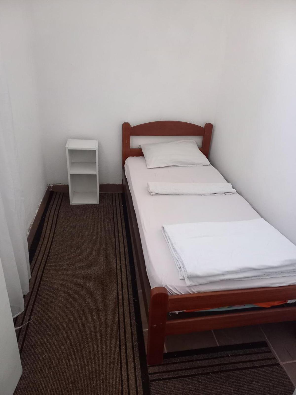 Albergue Traveler'S Rest - Near Podgorica Airport Mitrovici  Exterior foto